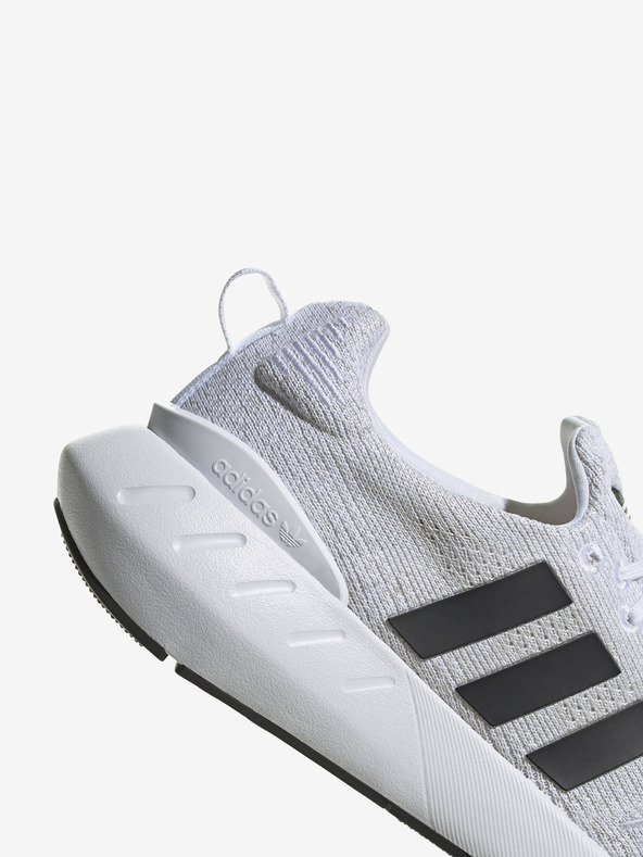 adidas Originals Swift Run 22 Sneakers