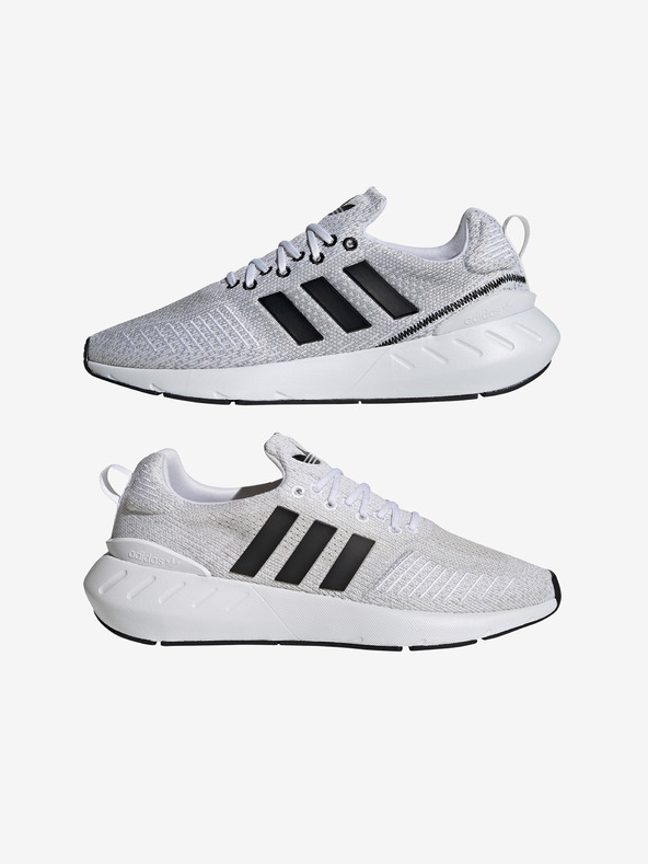 adidas Originals Swift Run 22 Sneakers