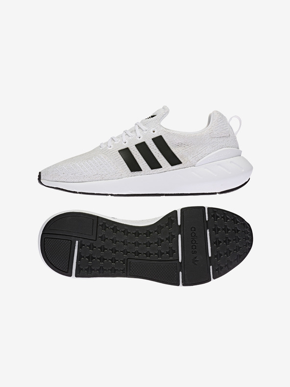 adidas Originals Swift Run 22 Sneakers