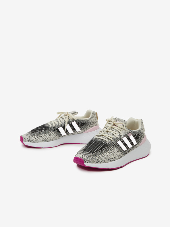 adidas Originals Swift Run 22 Sneakers