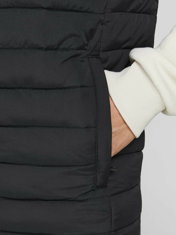 Jack & Jones Черна ватирана жилетка Jack & Jones