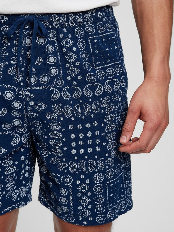 GAP Памучни къси панталони с синя тискография GAP