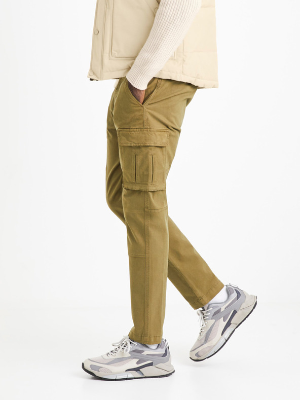 Celio Мъжки панталони Celio Volcan в цвят каки
