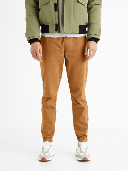 Celio Мъжки кафяви панталони Celio Voyage