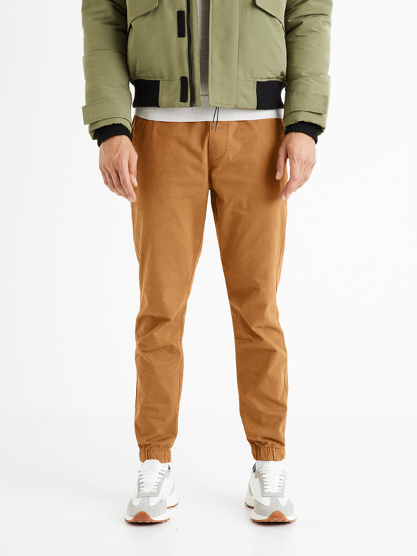 Celio Мъжки кафяви панталони Celio Voyage
