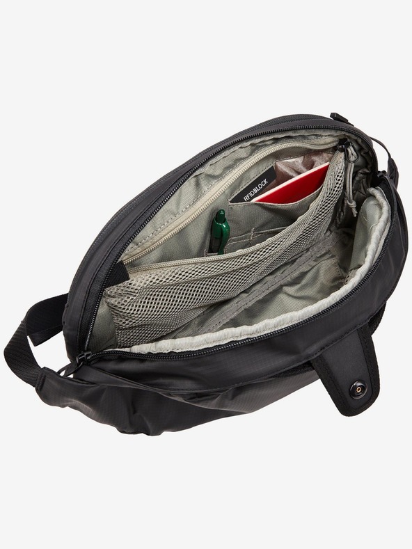 Thule Черна мъжка чанта за рамо Thule Tact 5L