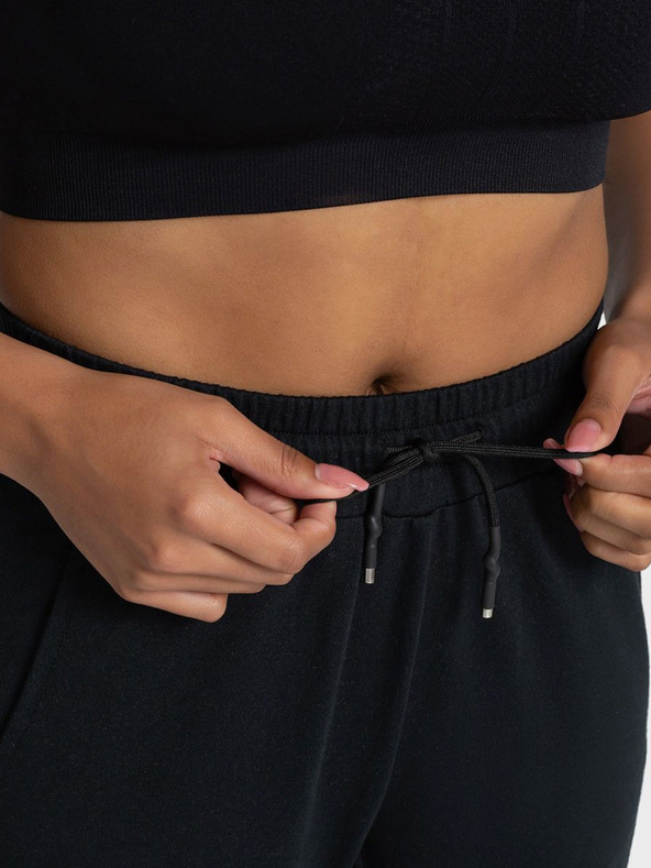 Kilpi Черни дамски спортни панталони Kilpi MATTY