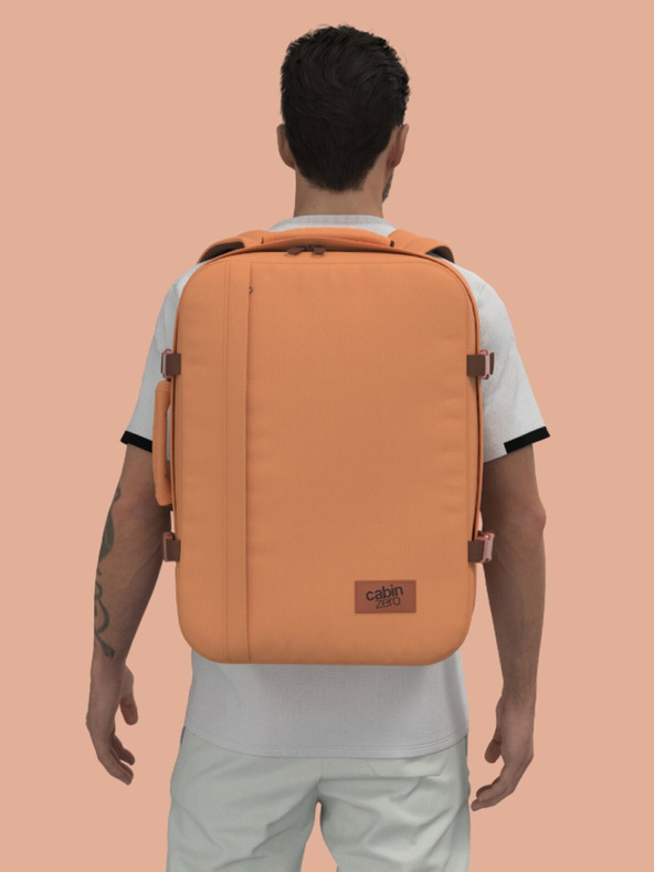 CabinZero Кафява дамска раница CabinZero Classic 44L Gobi sands