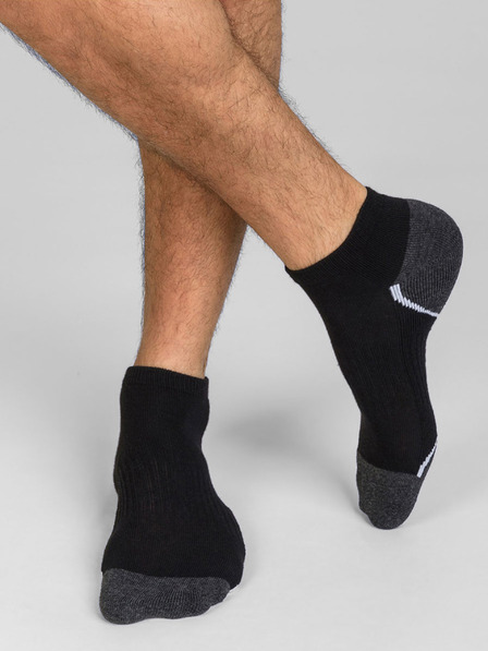 DIM Комплект от три мъжки спортни чорапа в черно Dim SPORT IN-SHOE 3x