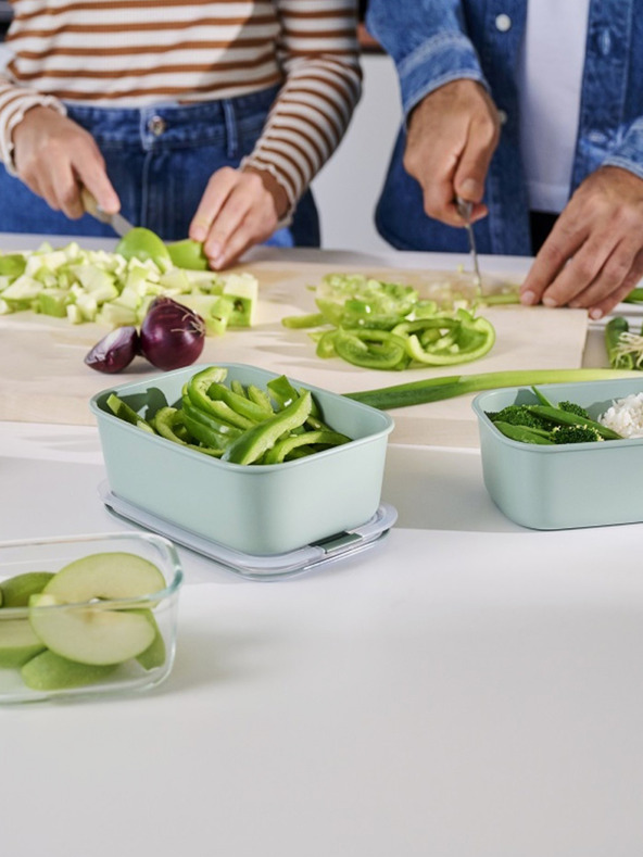 Mepal Комплект кутии за съхранение на храна в черно Mepal EasyClip 2x450 + 1000 мл