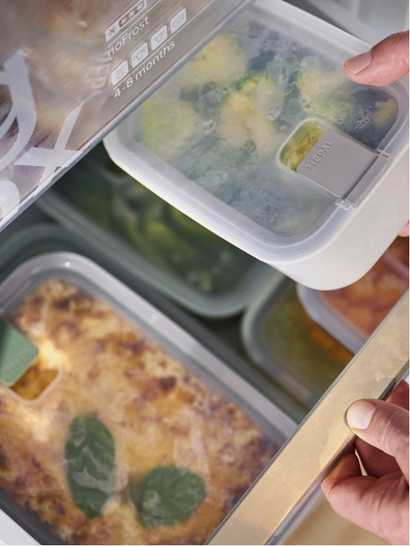 Mepal Комплект кутии за съхранение на храна в черно Mepal EasyClip 2x450 + 1000 мл