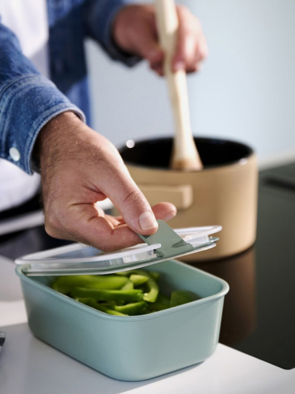 Mepal Комплект кутии за съхранение на храна в черно Mepal EasyClip 2x450 + 1000 мл