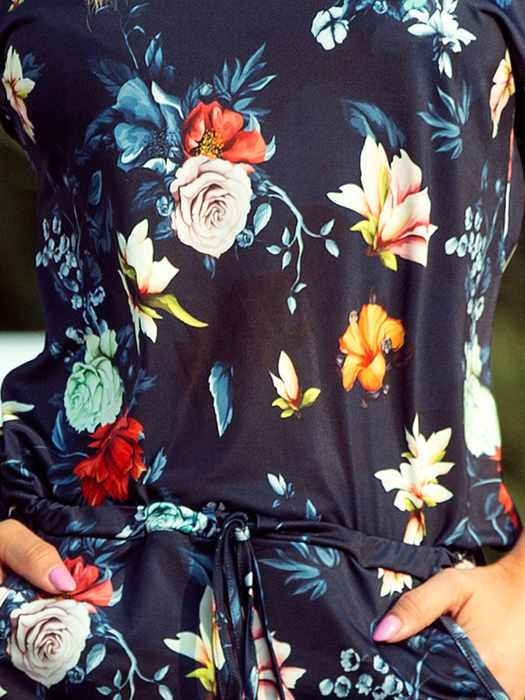 numoco Спортна рокля - цветни цветя на тъмносин фон Numoco