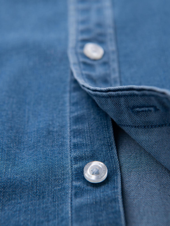 Ombre Clothing Мъжка риза от деним с лиосел и бродерия на гърдите - синя Ombre Clothing