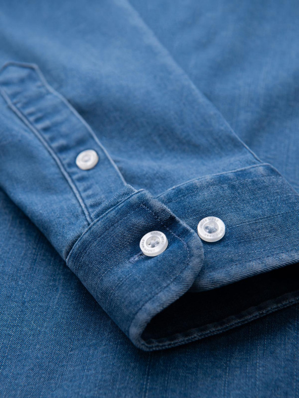 Ombre Clothing Мъжка риза от деним с лиосел и бродерия на гърдите - синя Ombre Clothing