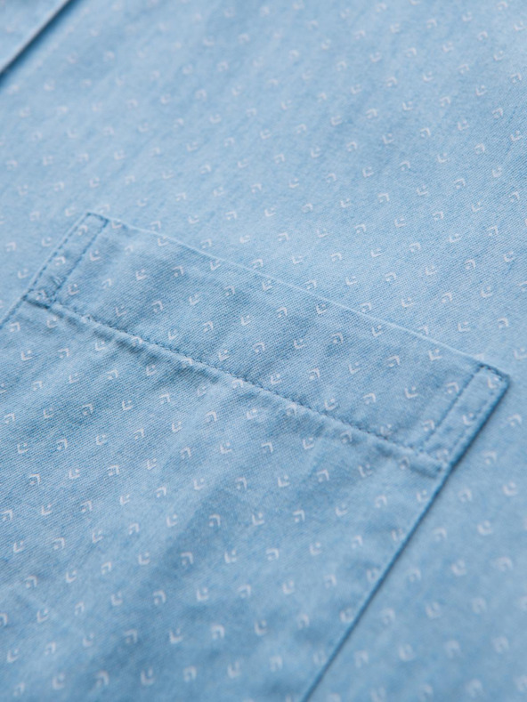 Ombre Clothing Мъжка риза от фин деним с шарки и джобове - светлосиня Ombre Clothing