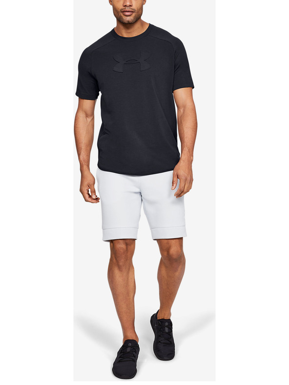 Under Armour T-shirt